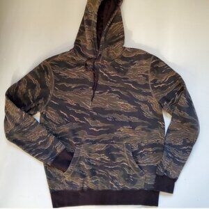 Camoflauge kangaroo pocket hoodie